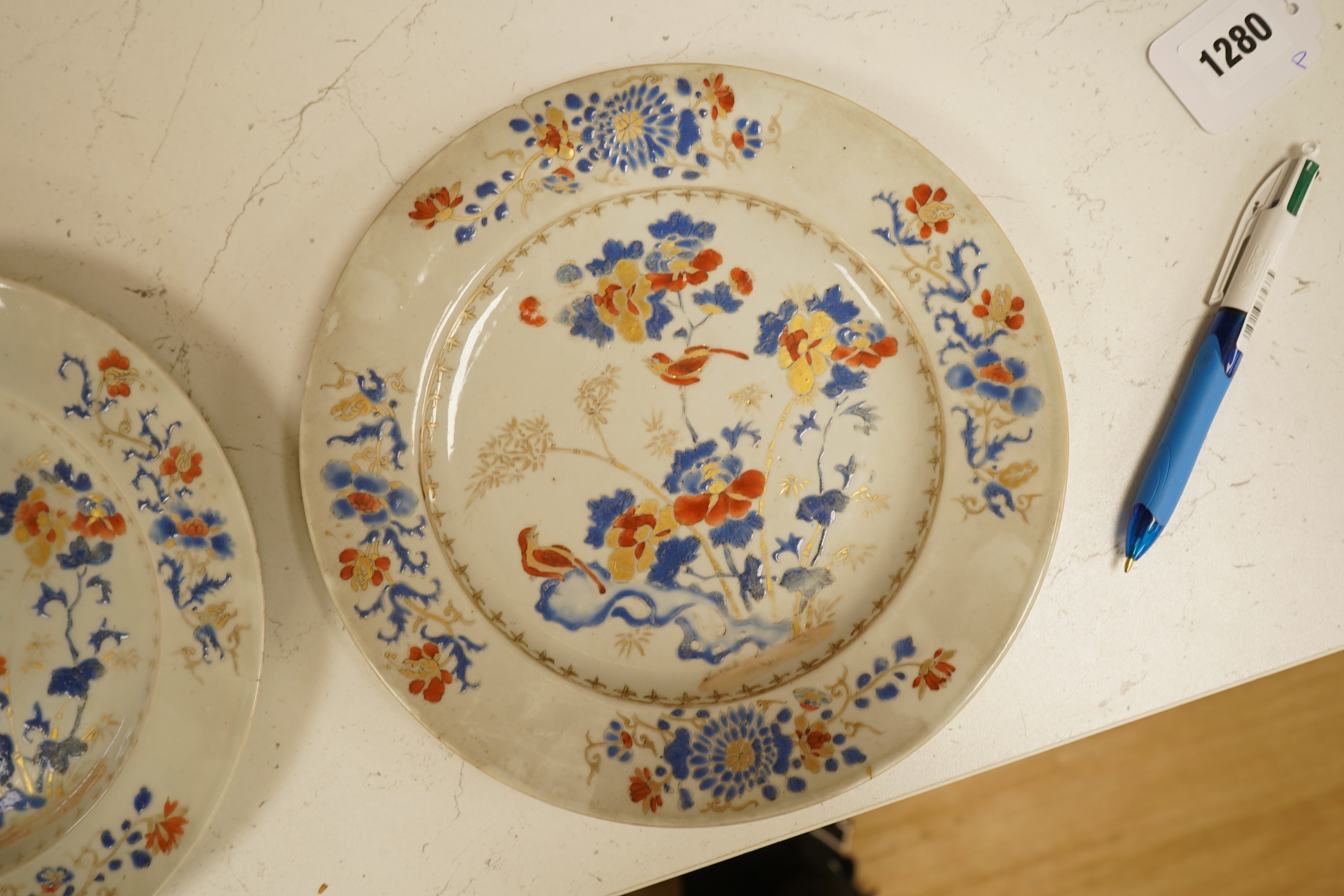 A pair of 18th century Chinese enamelled porcelain plates, 23.5cm